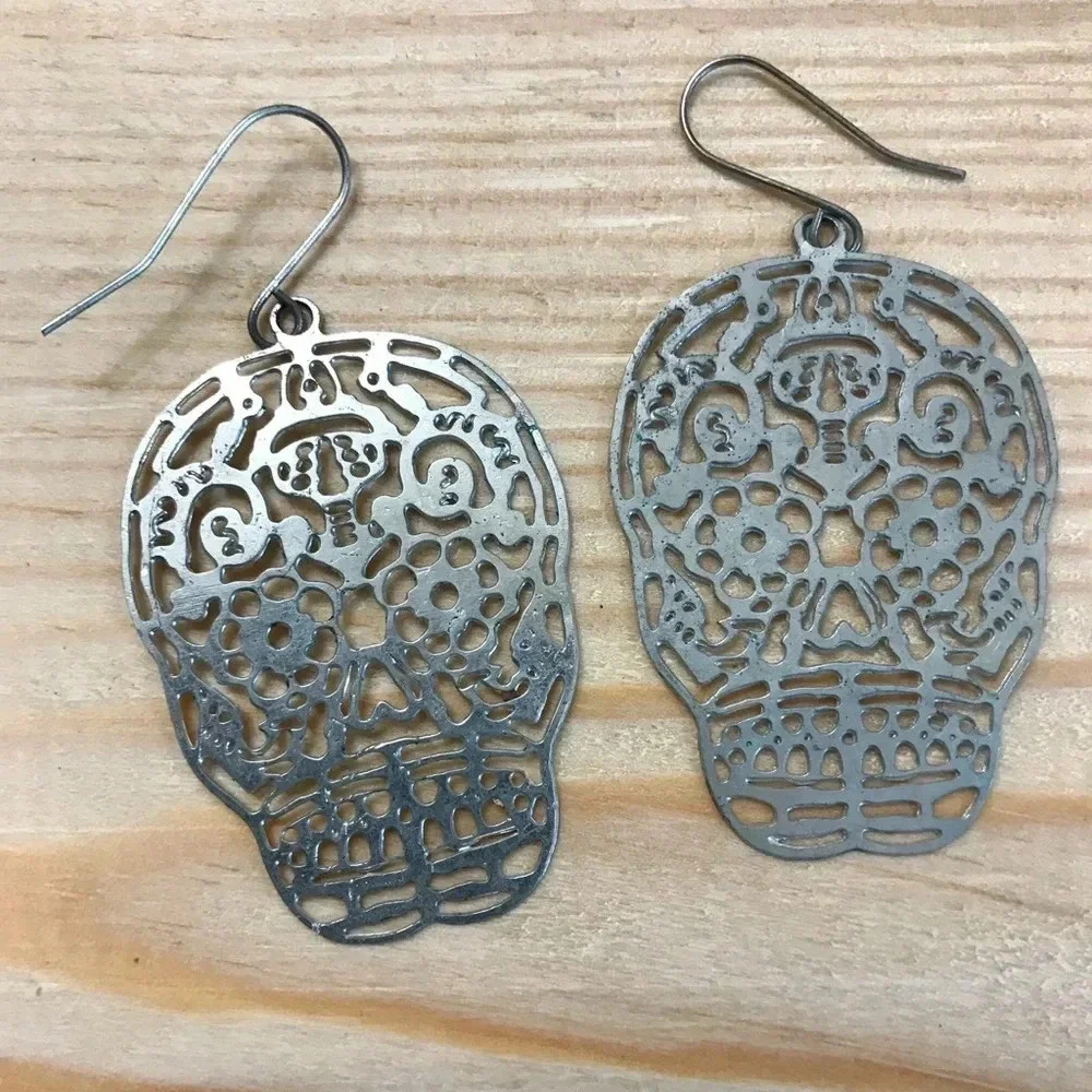 Halloween skulls Day of dead silver earrings pair - Picture 2 of 5